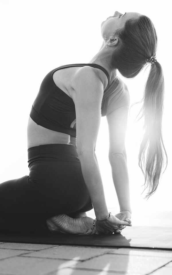 トレーニングする女性